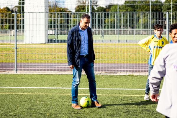 Jonge nieuwkomers leren Nederlands in het Sport & Taal-project